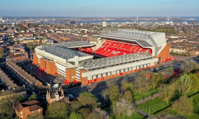 半场战报：多特1-0门兴，布兰特凌空斩，聚勒献助攻（半场快讯：多特暂1-0门兴，布兰特凌空破门，聚勒送助攻）