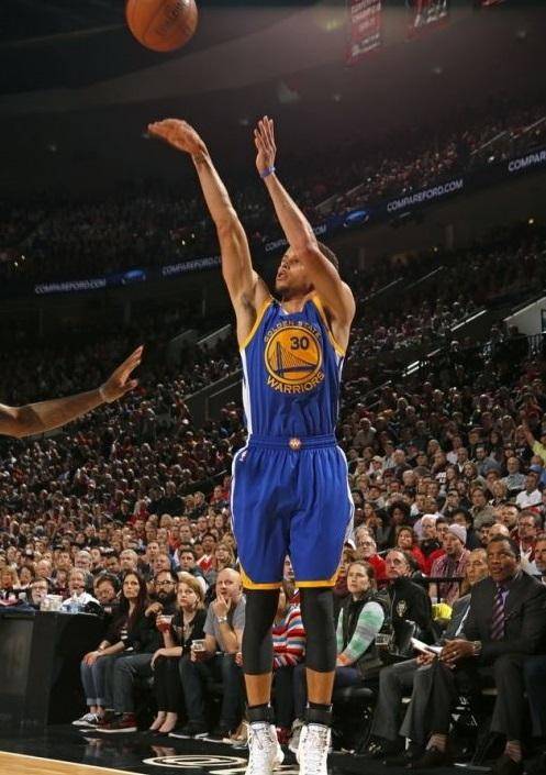 上海大鲨鱼怀特塞德崴脚缺席今晚对阵江苏肯帝亚比赛（上海大鲨鱼外援怀特塞德因脚踝扭伤缺席今晚对江苏肯帝亚之战）