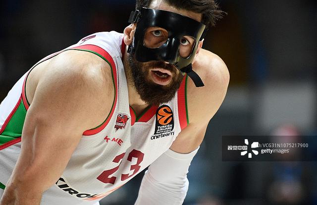 21世纪戴帽的巴萨球员：梅西48次断档领先，莱万4次跻身前五（巴萨21世纪帽子戏法榜：梅西48次遥遥领先，莱万4次跻身前五）