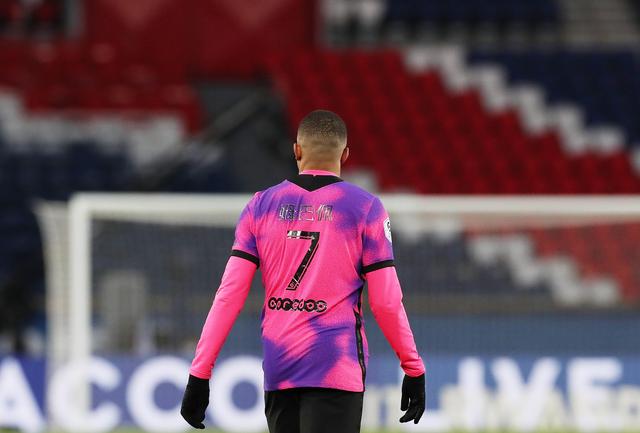 孙铭徽半场高效表现，助力球队进攻端活跃（孙铭徽半场高效发挥，激活球队进攻火力）