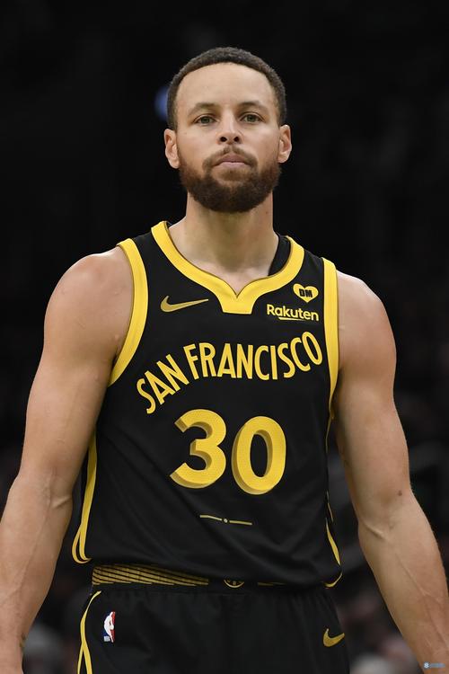 半场战报：门兴0-0莱比锡，比赛沉闷，两支球队总计0射正（半场简报：门兴0-0莱比锡，攻势乏力，双方0次射正）