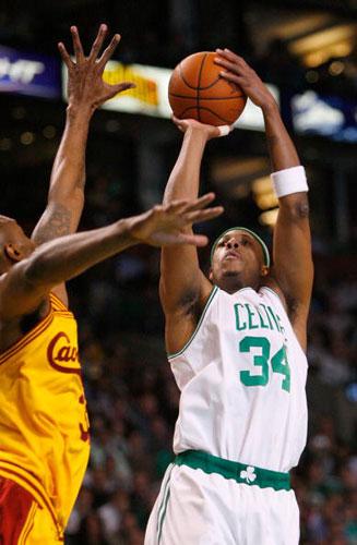 女足热身两连败！马德兴：若主教练不下课，明年亚洲杯或惨败（女足热身两连败，马德兴直言：若不换帅，明年亚洲杯恐遭惨败）