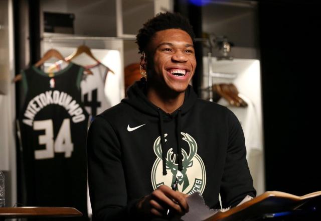 持右翼立场，阿根廷总统开玩笑：我也能祝贺梅西这样的左撇子（阿根廷总统打趣：身为右翼，我一样会祝贺像梅西这样的左撇子）